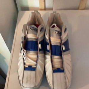 Men’s football cleats